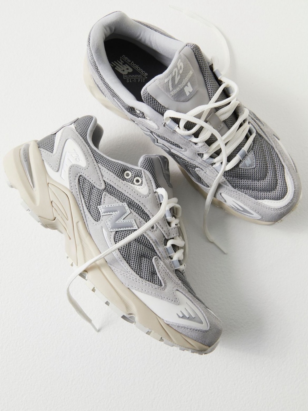 New Balance Women's 725 Sneakers